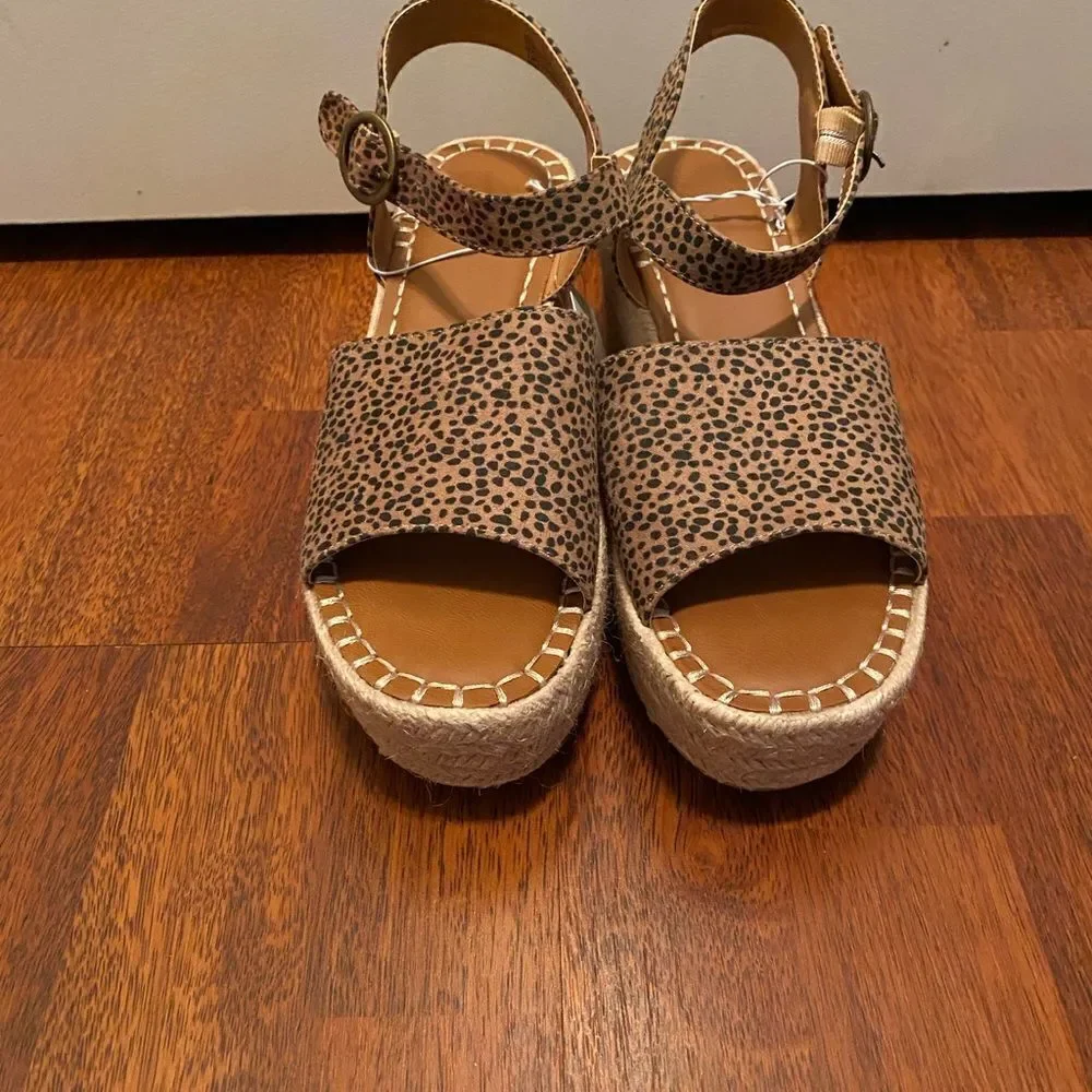 Universal Thread Morgan Wedges NWT